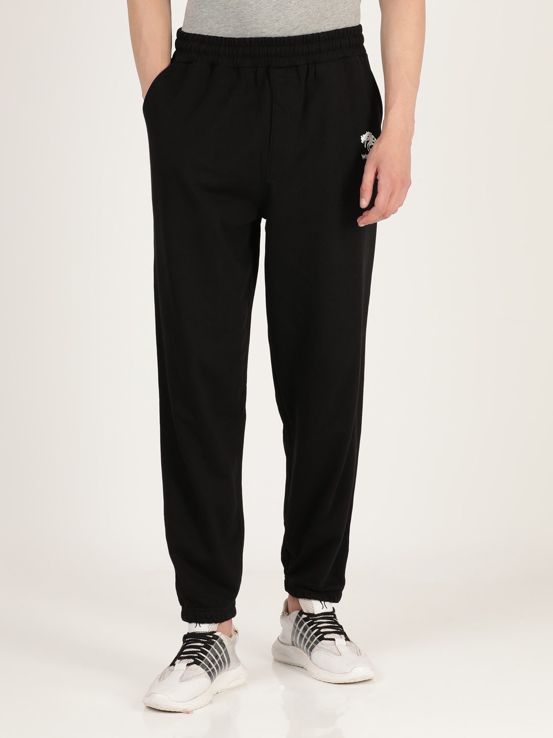 

Wrangler Men Black Solid Relaxed-Fit Pure Cotton Joggers