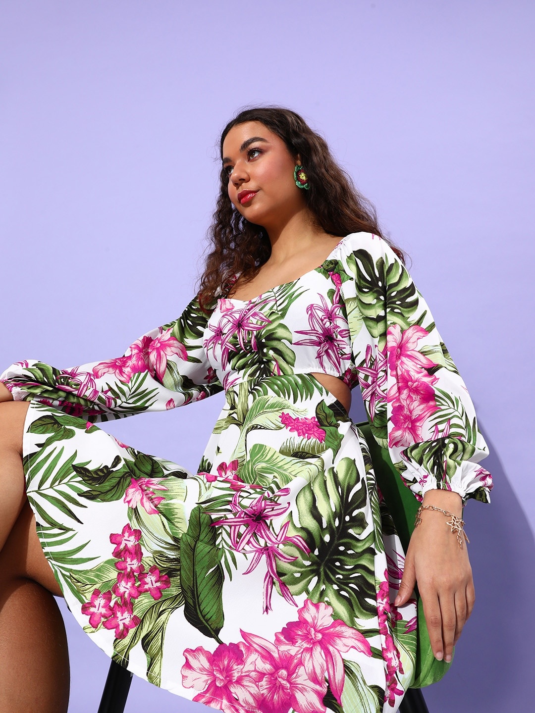 

DressBerry White & Green Floral Print Sweetheart Neck Empire Mini Dress