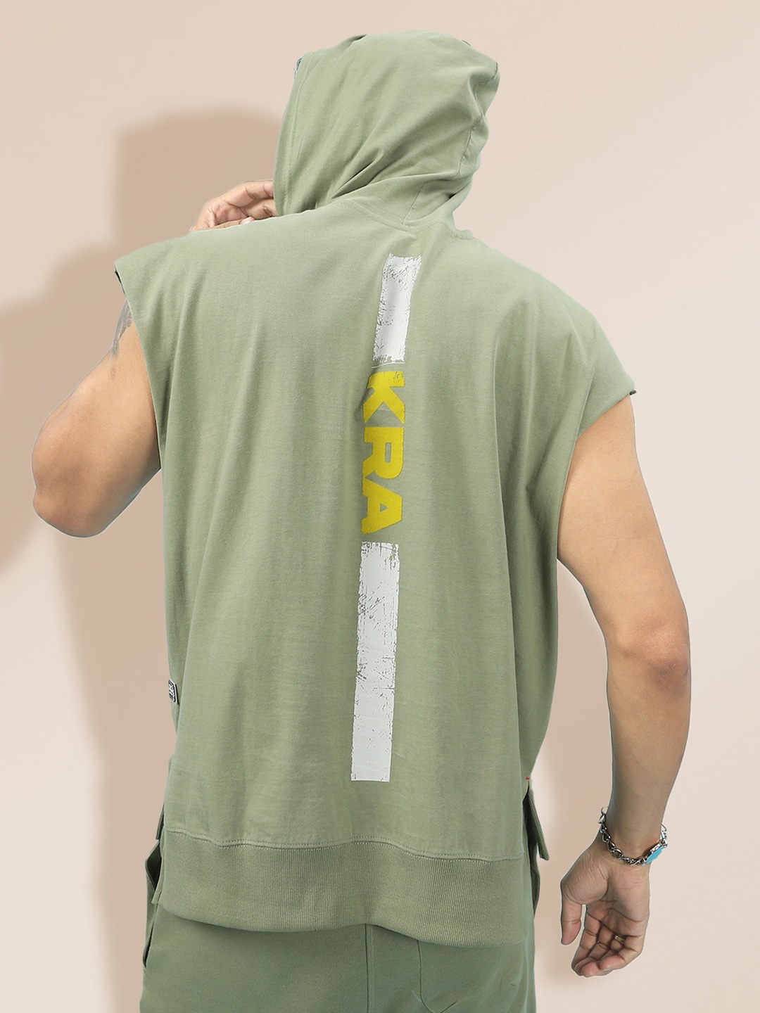 

KRA Men Olive Green Extended Sleeves Pure Cotton Loose T-shirt