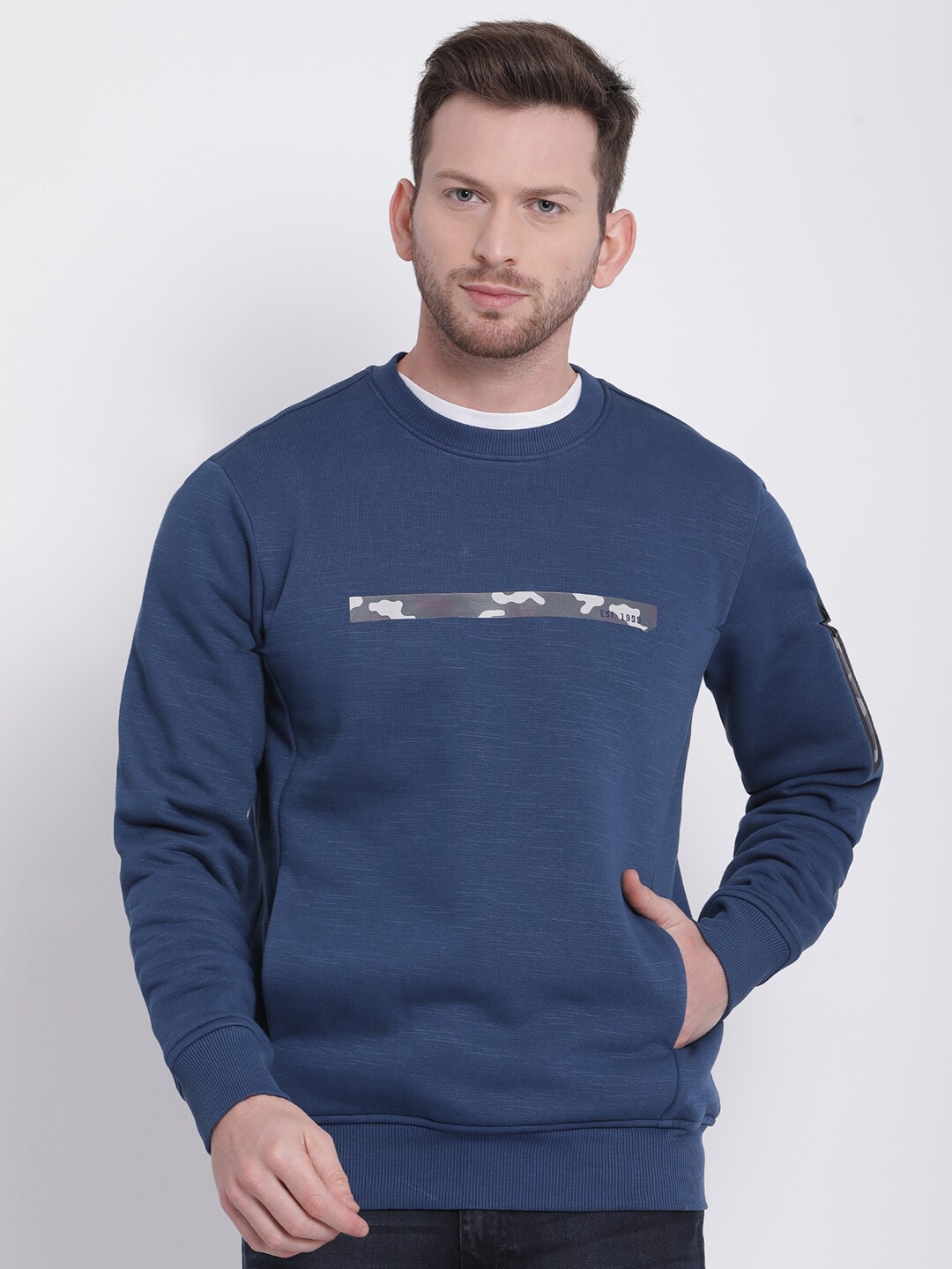 

t-base Men Blue Printed Sweatshirt