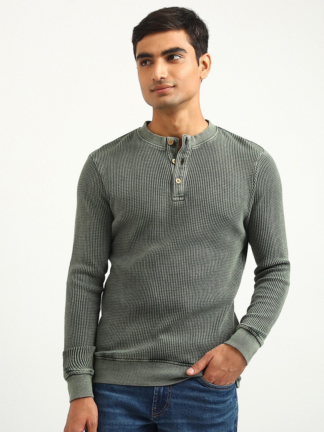 

United Colors of Benetton Men Textured Grey Henley Neck T-shirt