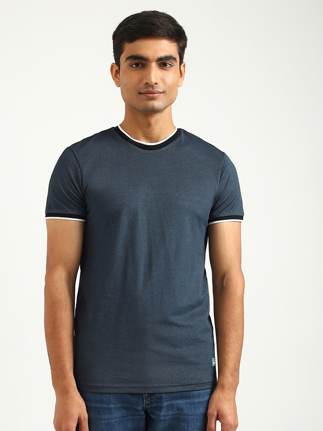 

United Colors of Benetton Men Charcoal Grey Solid T-shirt