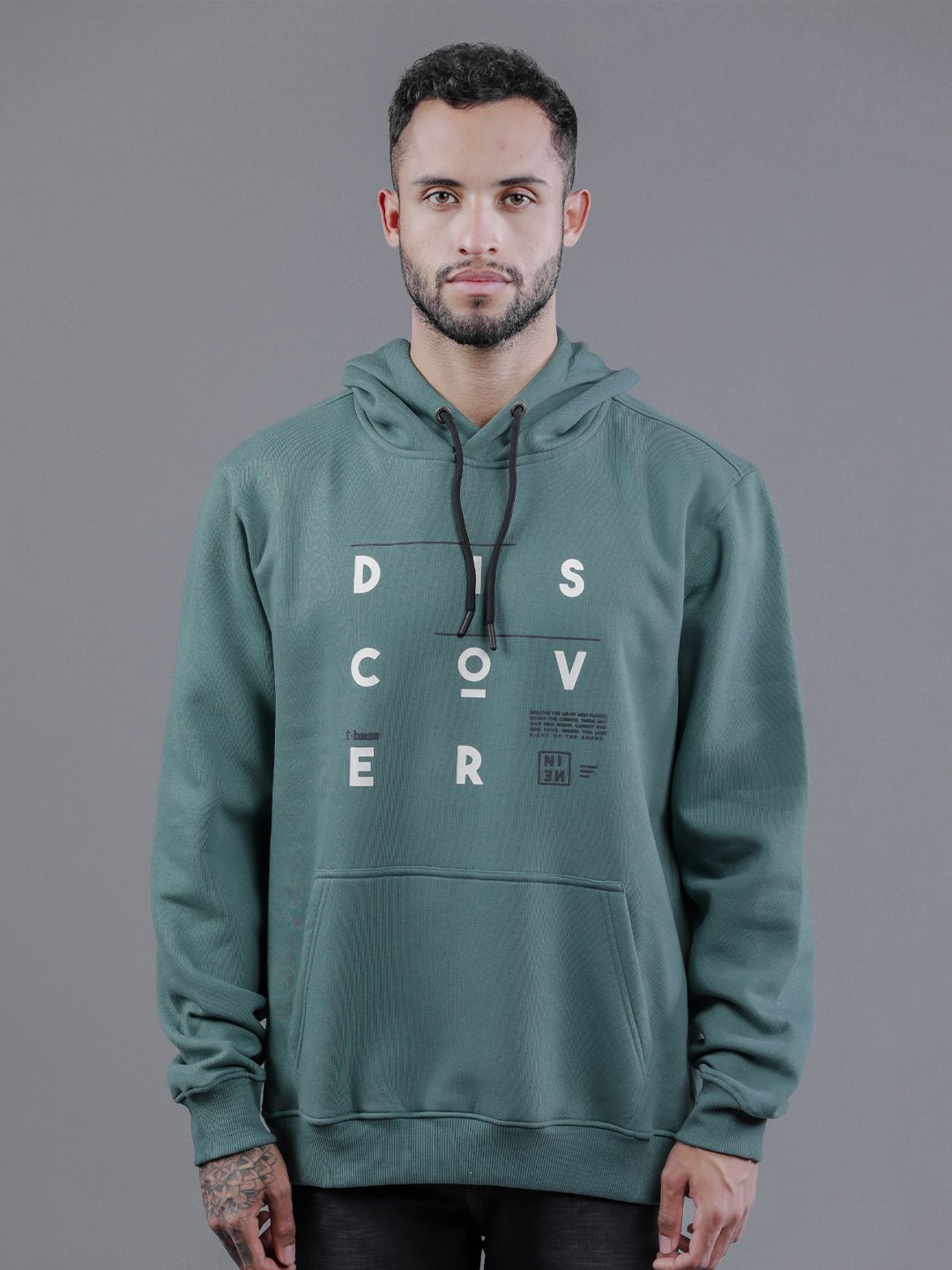 

t-base Men Green Printed Hooded Fleece Sweatshirt