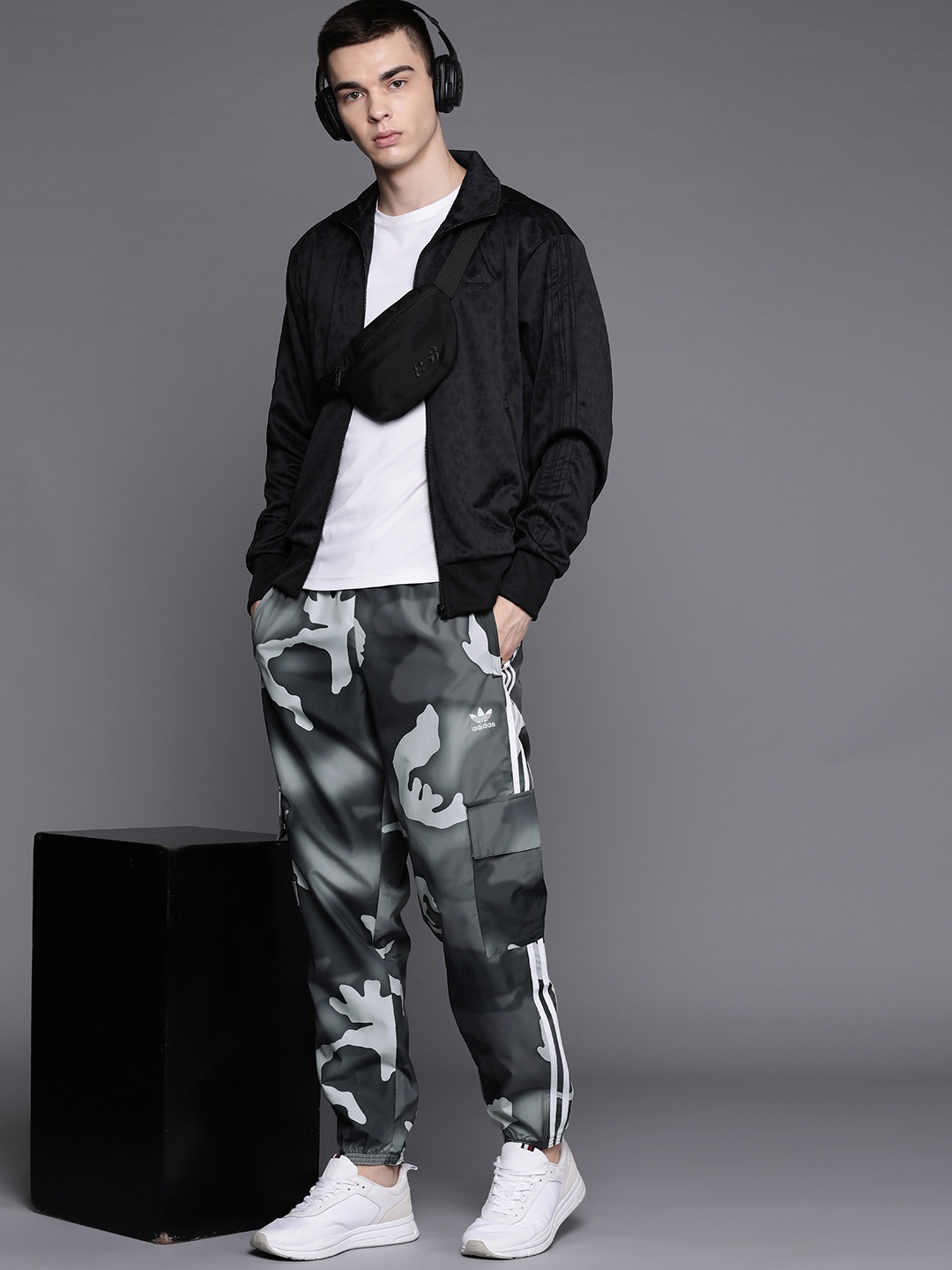 

ADIDAS Originals Men Camouflage Print Cargo Joggers, Grey