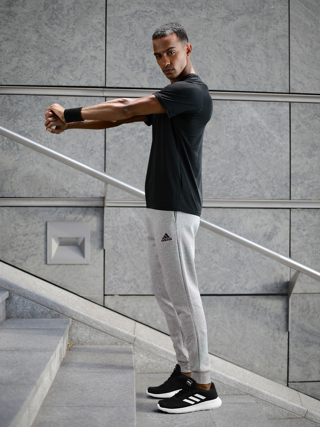 

ADIDAS Men Essentials Fleece Regular Tapered Joggers, Grey melange