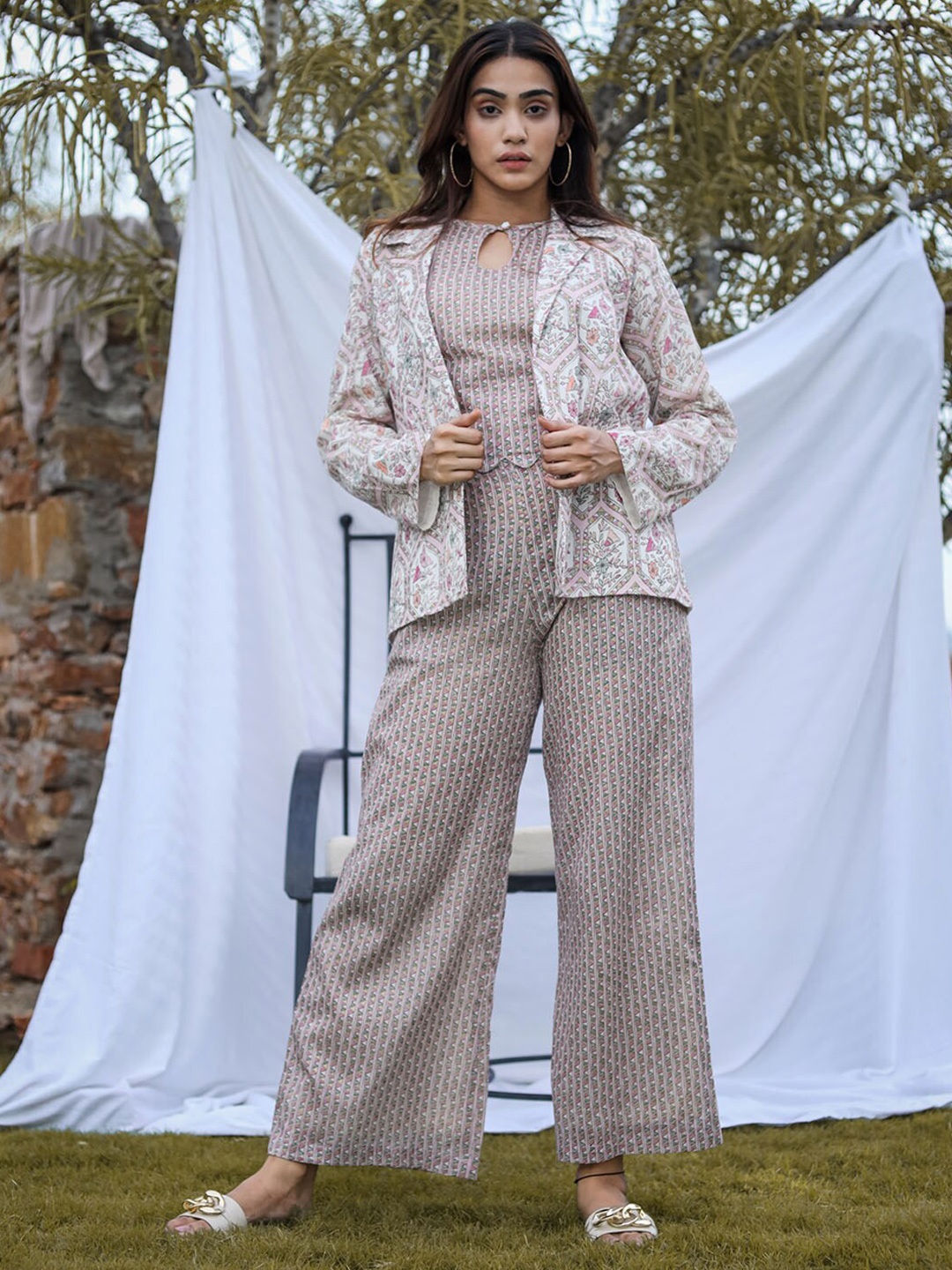 

FASHION DWAR Women Grey Printed Top with Palazzos