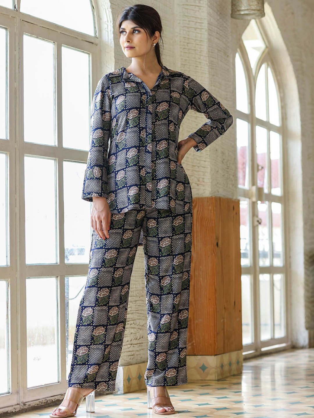 

FASHION DWAR Women Blue & Green Floral Printed Long Sleeves Co-Ords Set