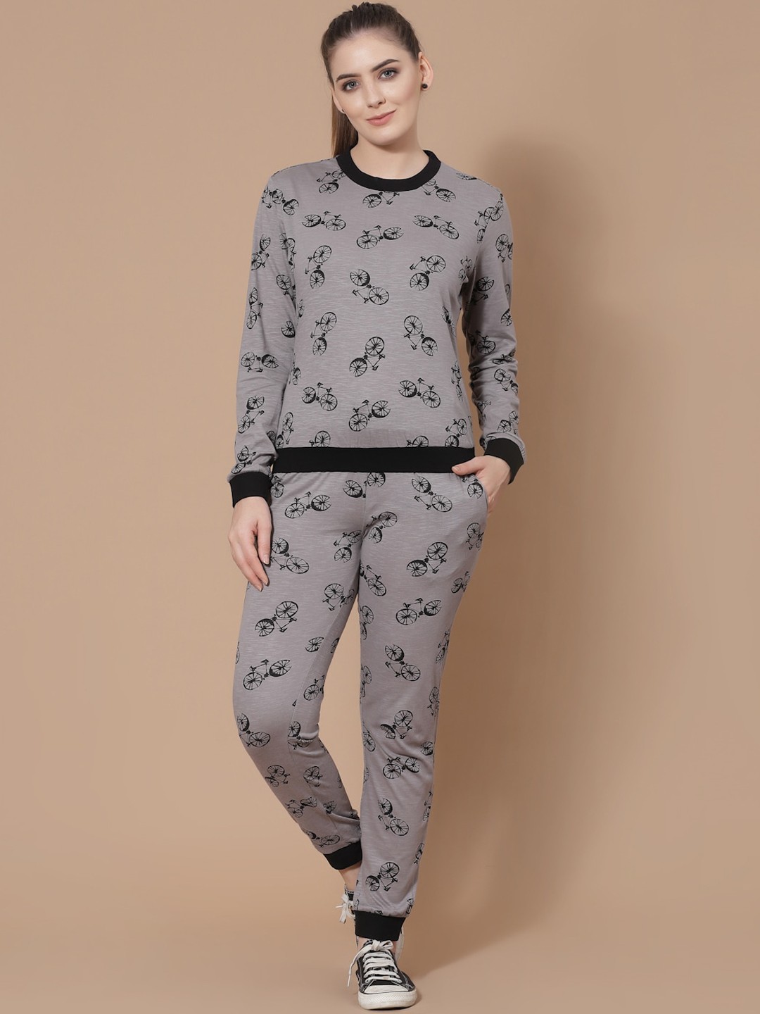

HOUSE OF KKARMA Women Grey & Black Pure Cotton Printed Night suit