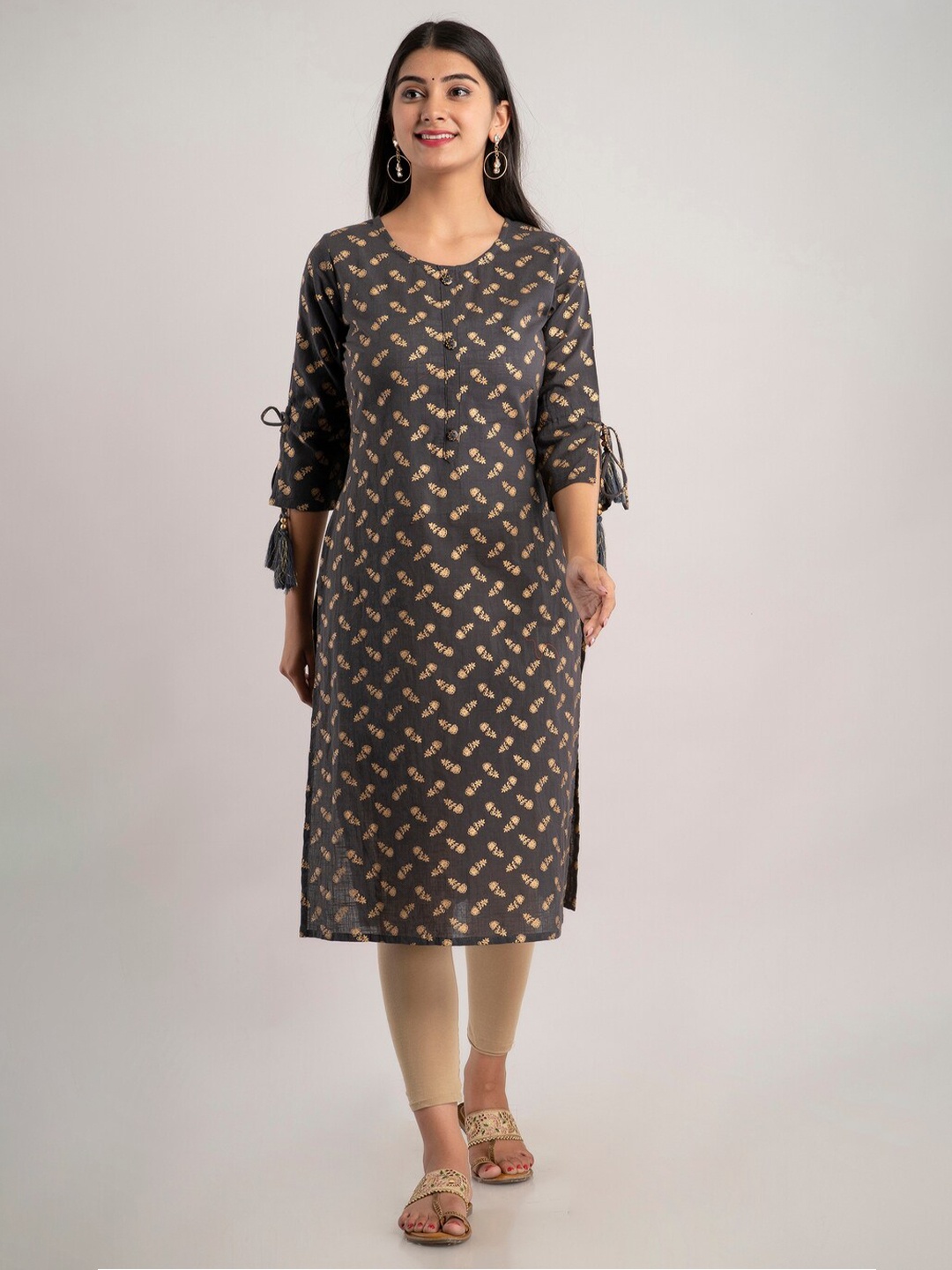 

MAUKA Women Grey & Gold-Toned Ethnic Motifs Printed Pure Cotton Kurta
