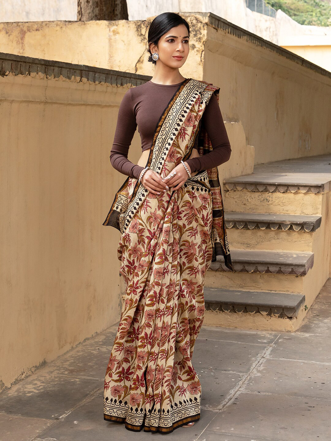 

Ambraee Red & Cream-Coloured Floral Ready to Wear Chanderi Saree