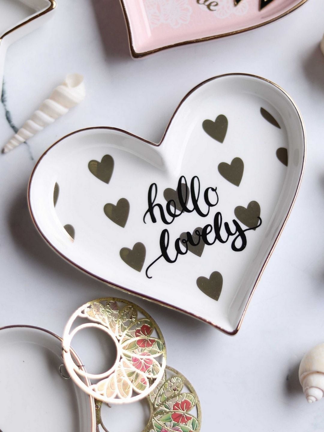 

Nestasia White & Gold-Toned Printed Heart-Shaped Jewellery Organiser