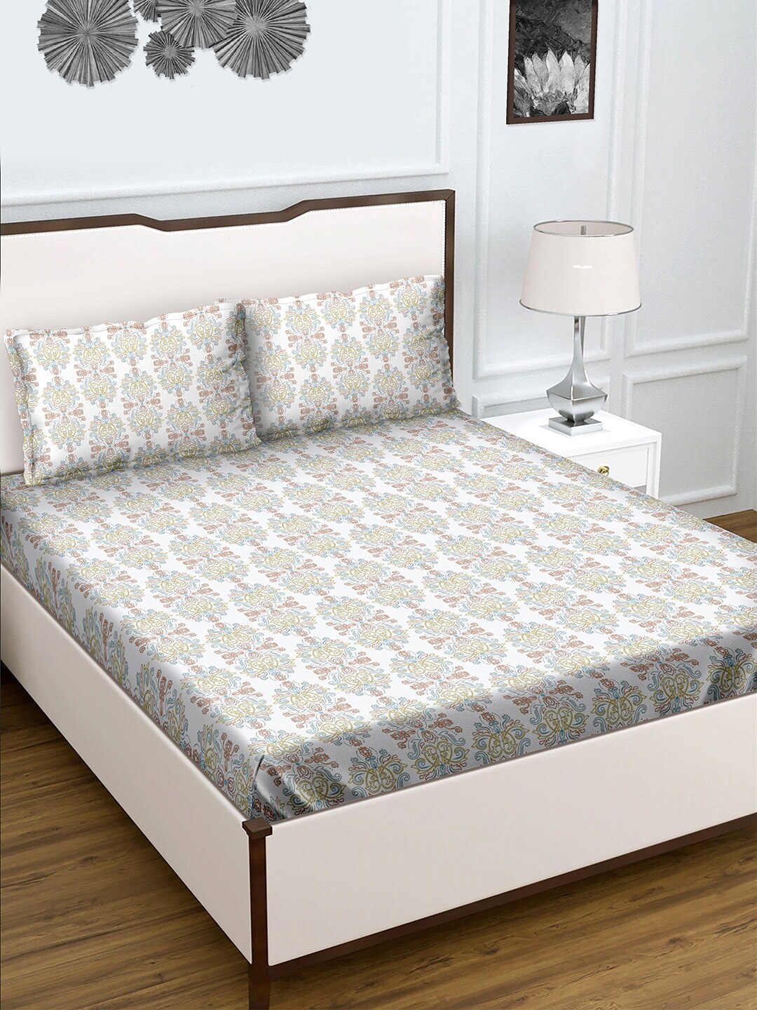 

BELLA CASA White & Brown Geometric 210 TC Queen Bedsheet with 2 Pillow Covers