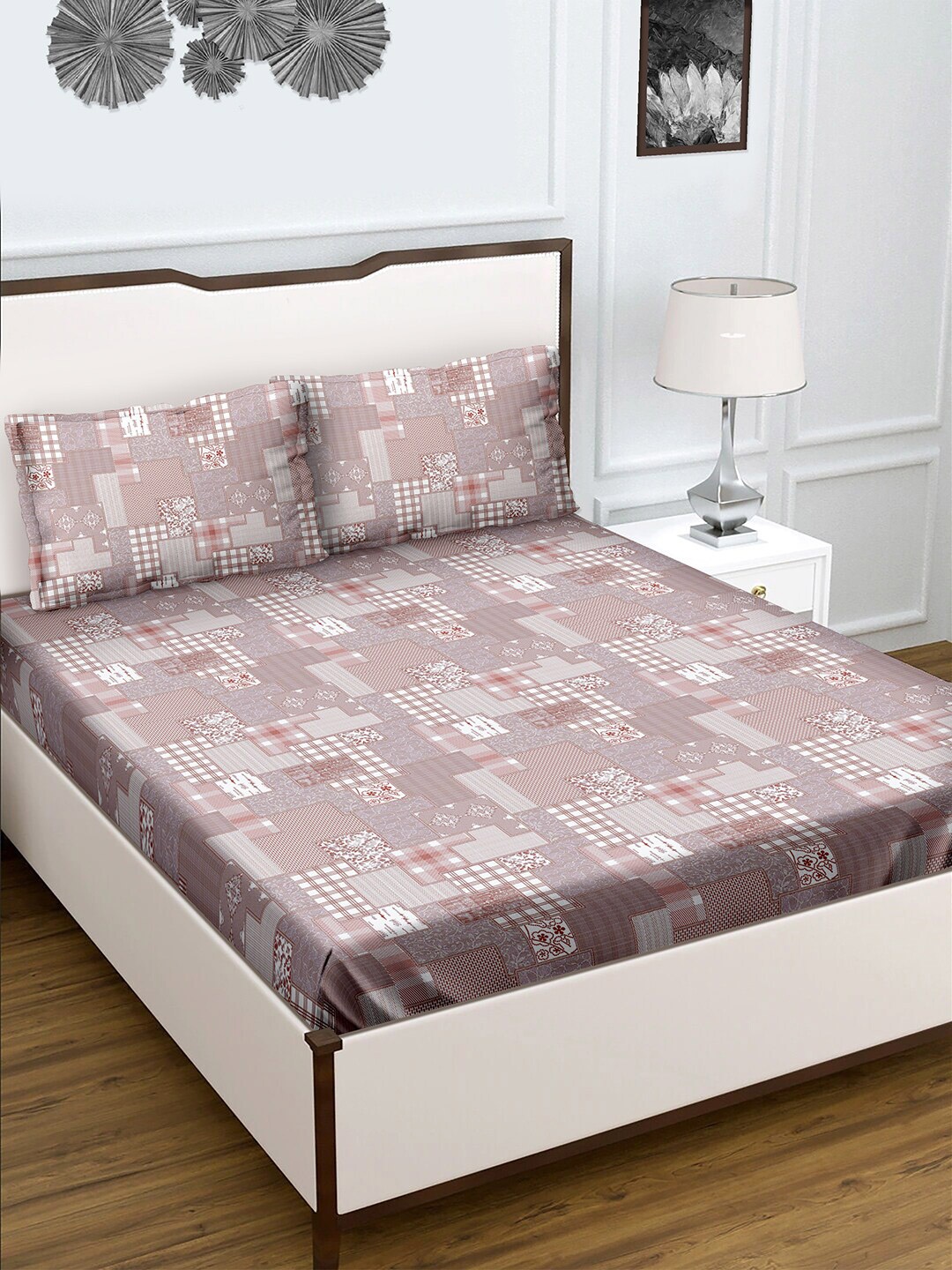 

BELLA CASA Pink & White Geometric 210 TC Queen Bedsheet with 2 Pillow Covers