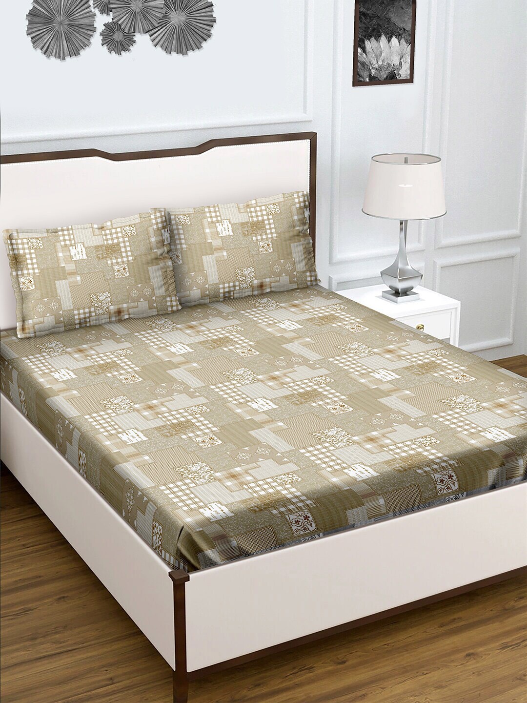 

BELLA CASA Green & White Geometric 210 TC Queen Bedsheet with 2 Pillow Covers