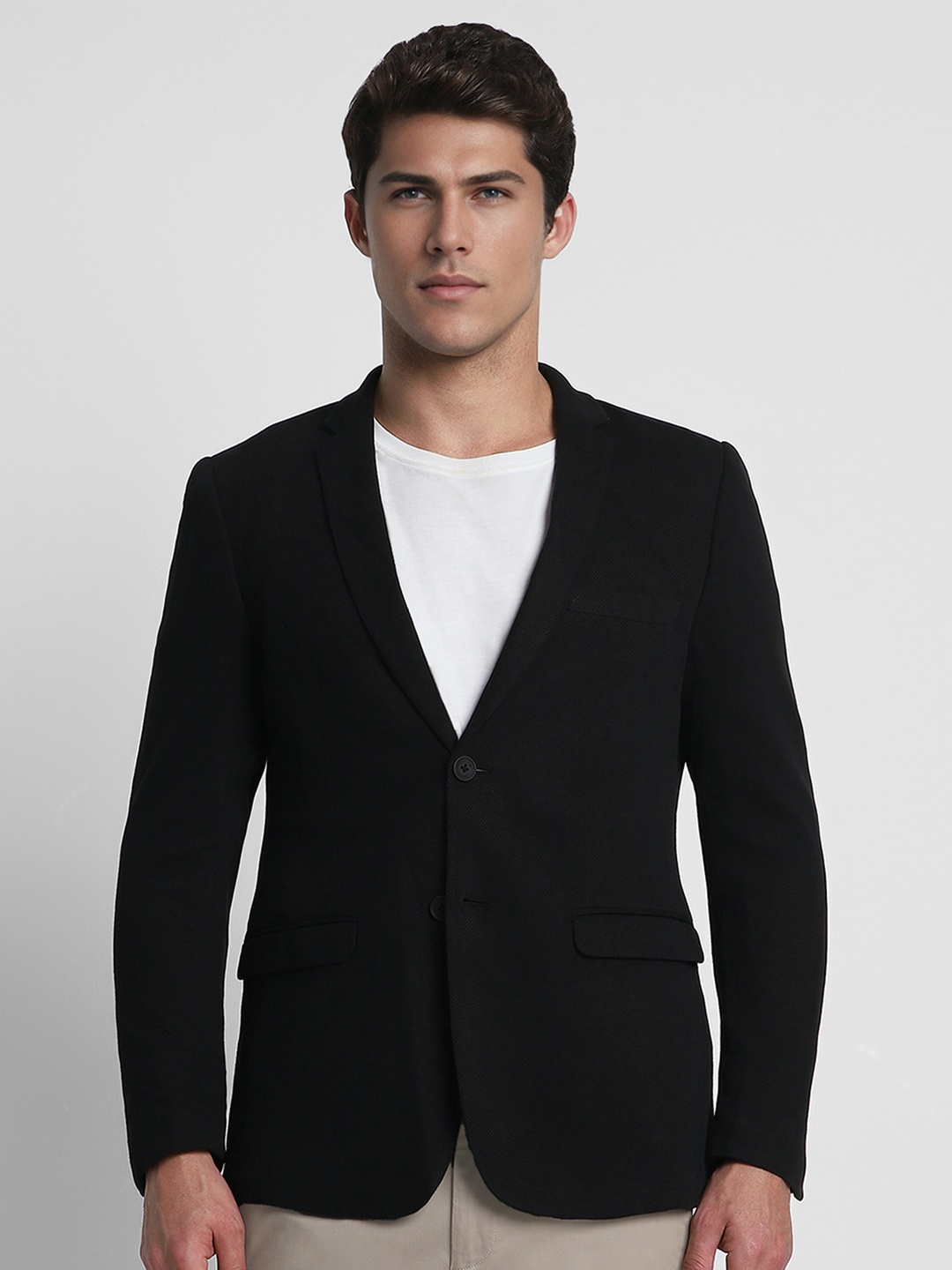

Louis Philippe Sport Men Black Solid Pure Cotton Single-Breasted Slim-Fit Blazers