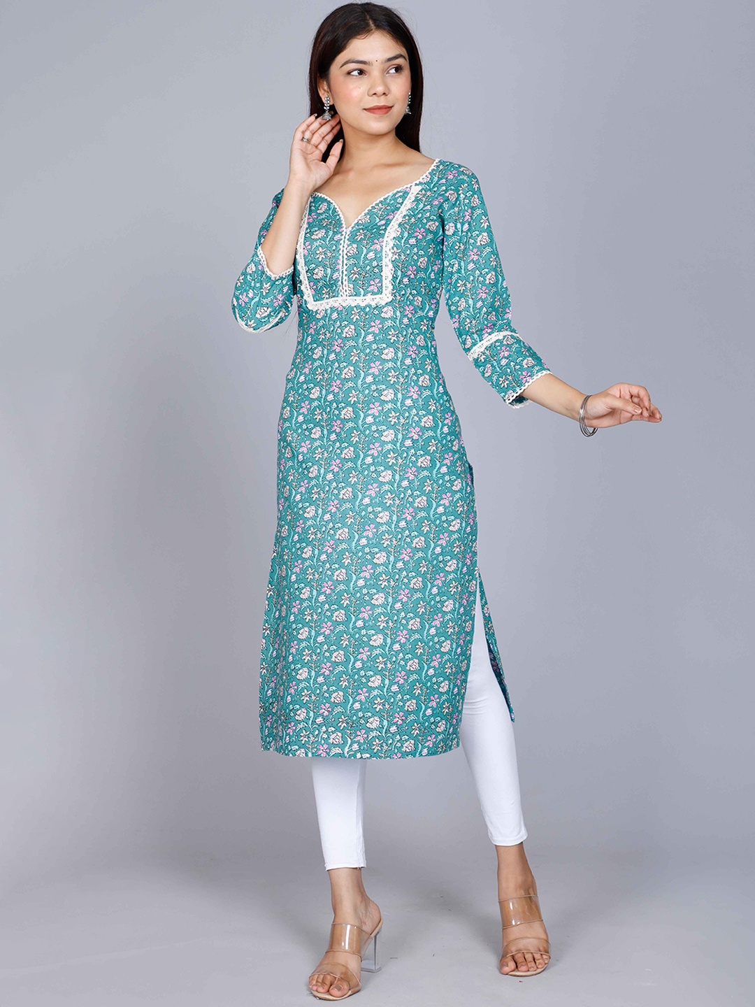 

MIRAVAN Women Blue Floral Printed Kurta