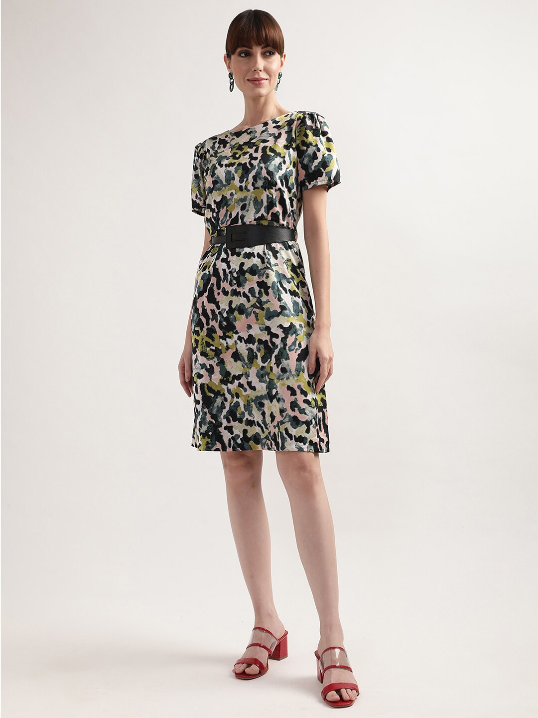 

CENTRESTAGE Green & Black Printed Sheath Dress