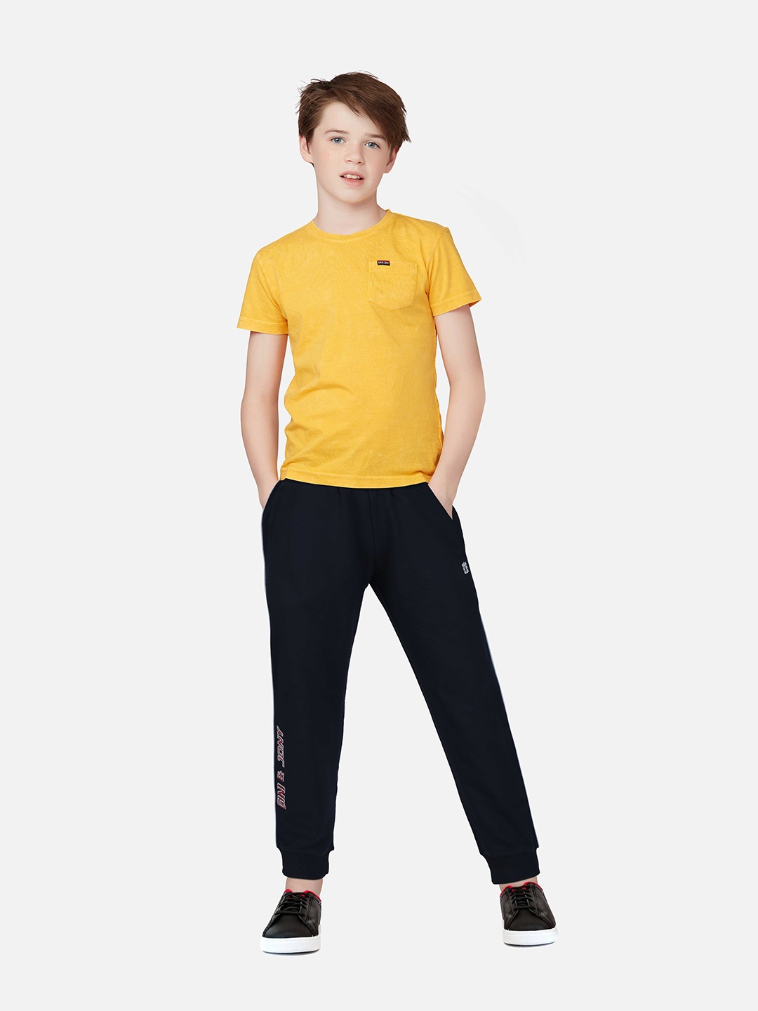 

Gini and Jony Boys Black Solid Cotton Joggers