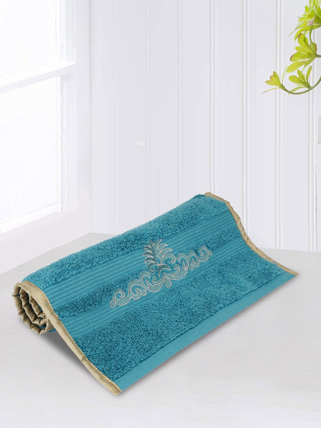 

LUSH & BEYOND Turquoise Blue Solid 500 GSM Pure Cotton Hand Towel