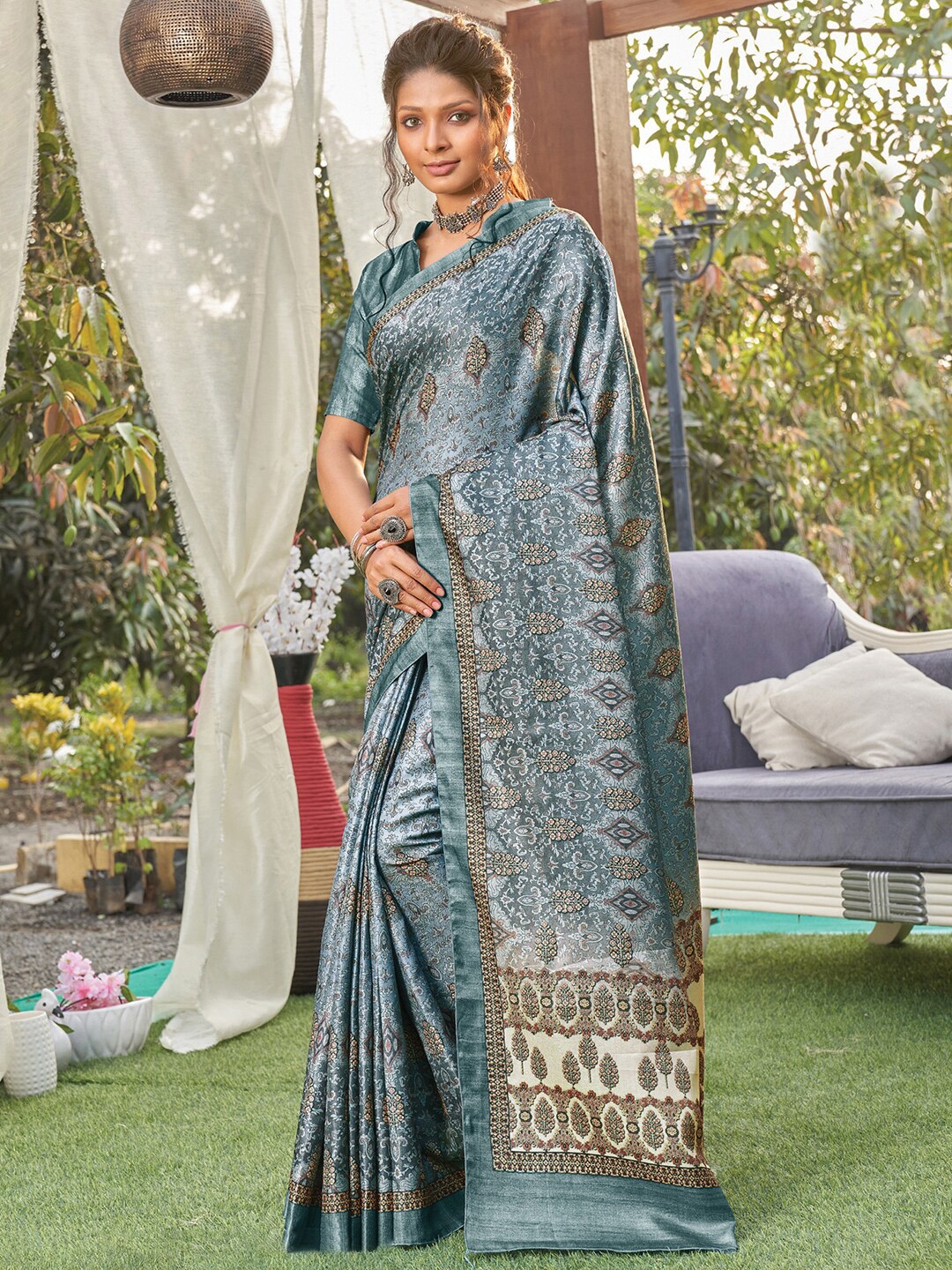 

Mitera Grey & White Ethnic Motifs Bagru Saree