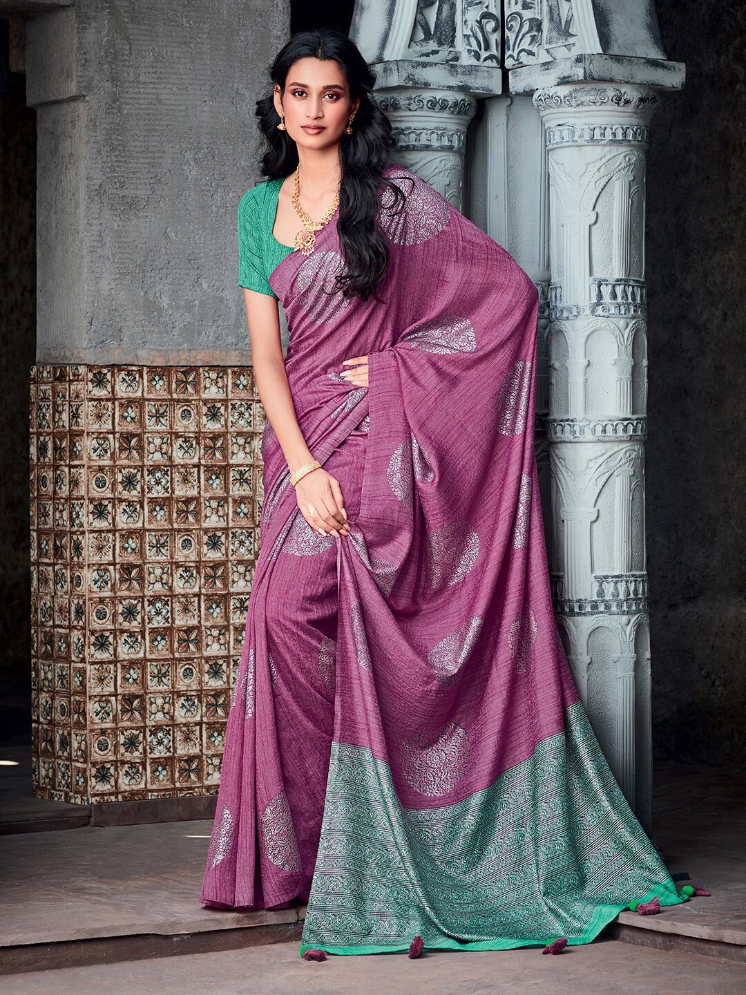 

Mitera Mauve & Blue Ethnic Motifs Silk Blend Bagh Saree