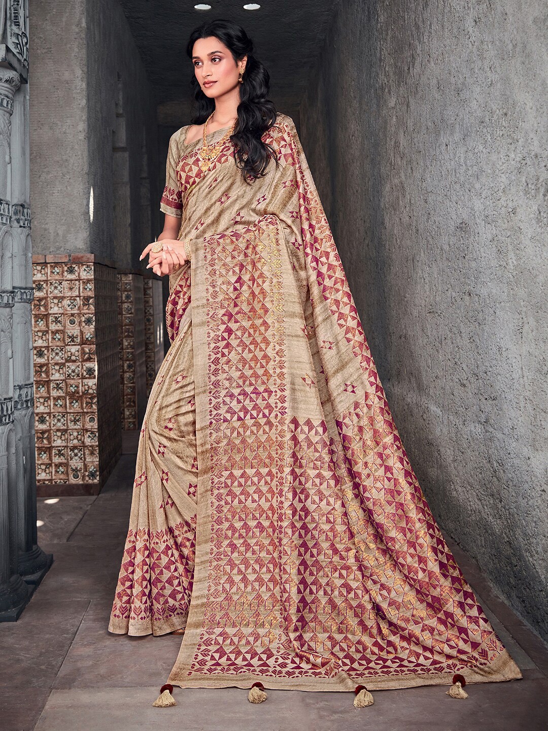 

Mitera Beige & Purple Silk Blend Bagh Saree