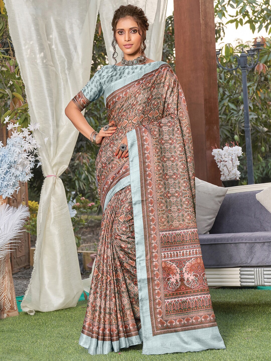 

Mitera Brown & Green Ethnic Motifs Bagru Saree