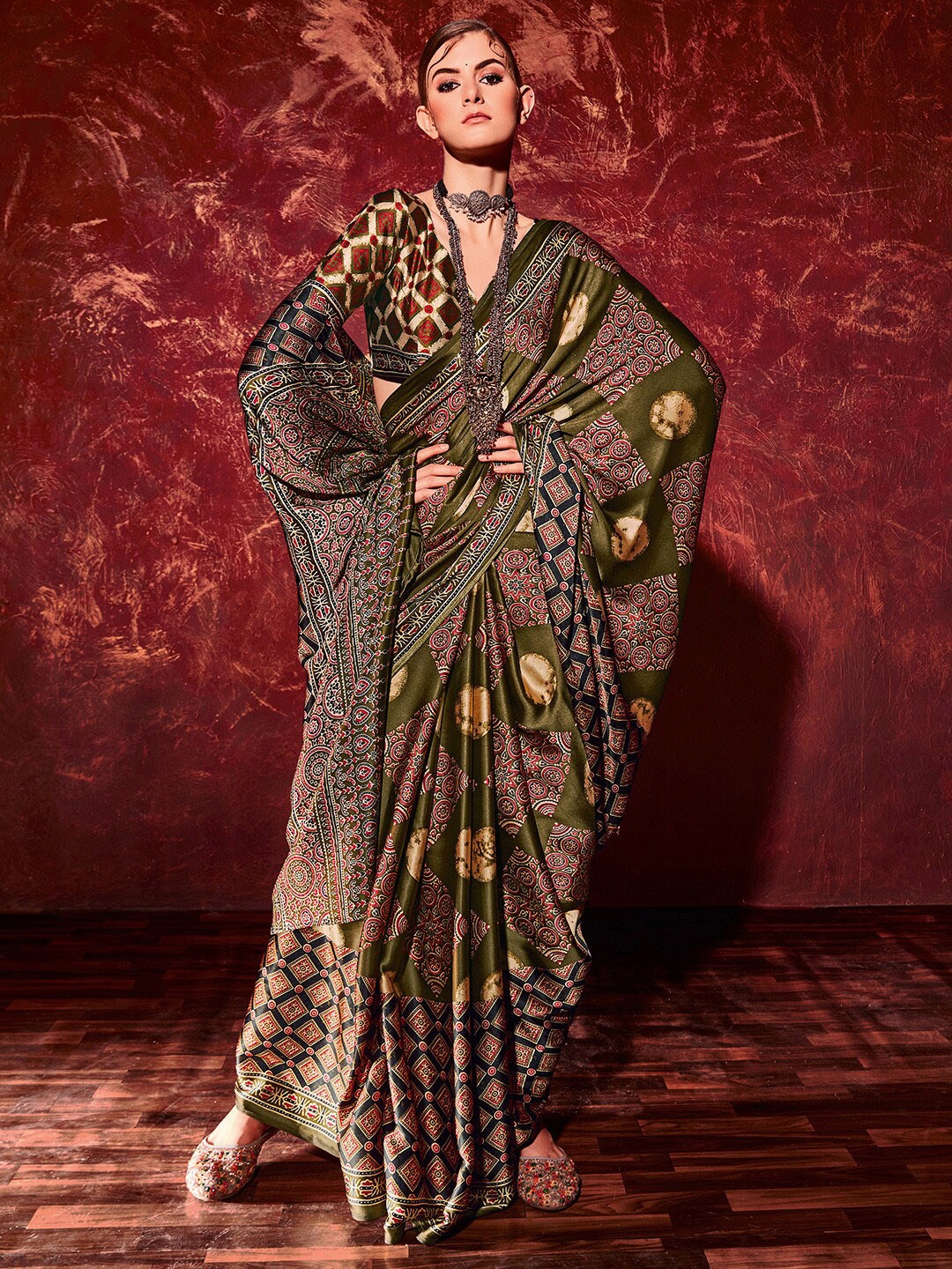 

Mitera Olive Green & Red Ethnic Motifs Satin Block Print Saree