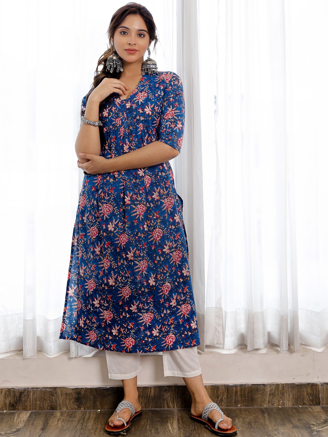 

PHEETA Women Blue Floral Printed Empire Pure Cotton Kurta with Trousers