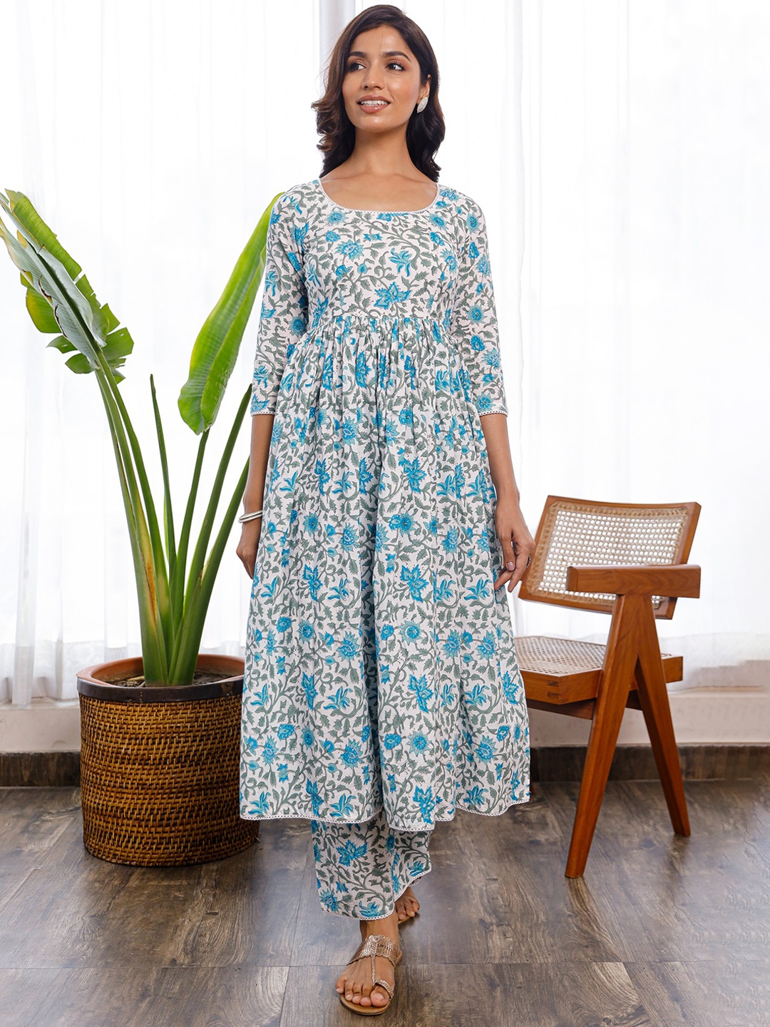 

PHEETA Women Blue & Cream Floral Printed Pleated Pure Cotton Kurta with Trousers