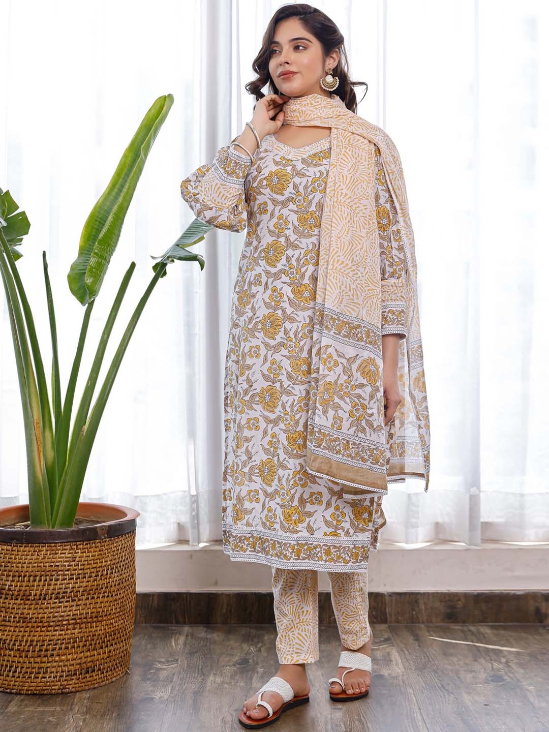 

PHEETA Women White & Mustard Yellow Printed Straight Kurta with Trousers & With Dupatta