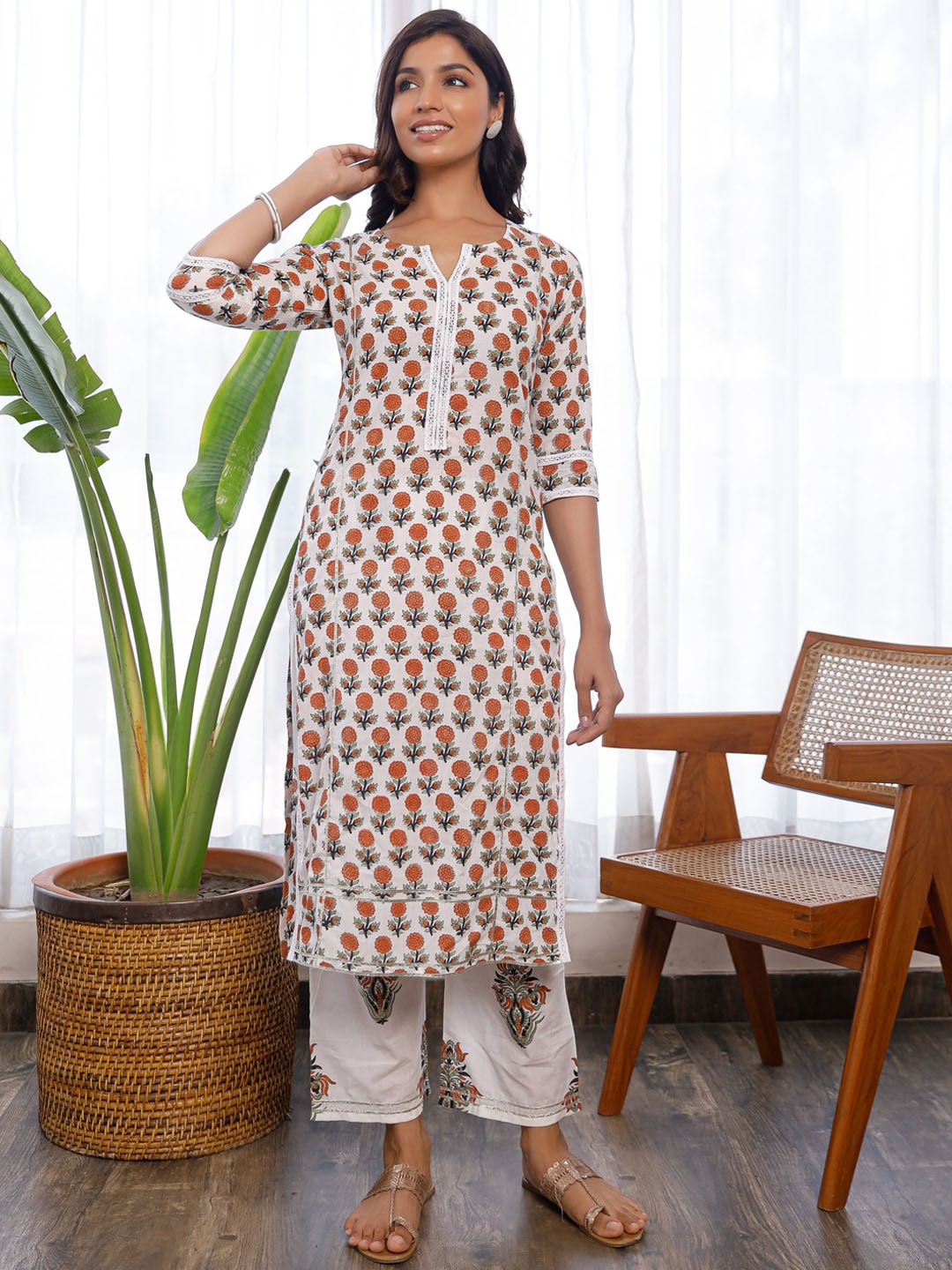 

PHEETA Women White Pure Cotton Floral Printed Pure Cotton Kurta with Trousers