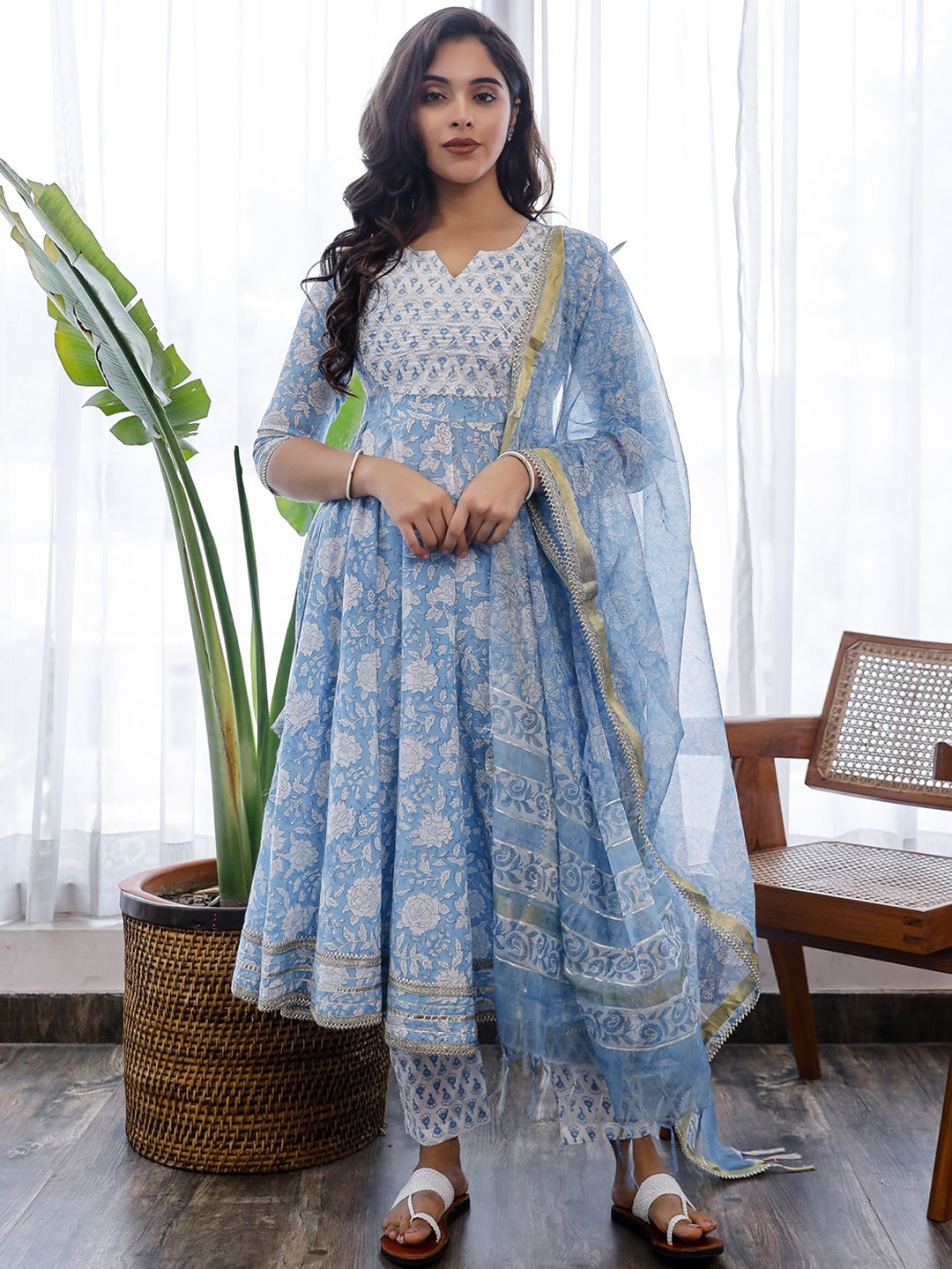 

PHEETA Women Blue Floral Printed Panelled Pure Cotton Kurta with Trousers & With Dupatta