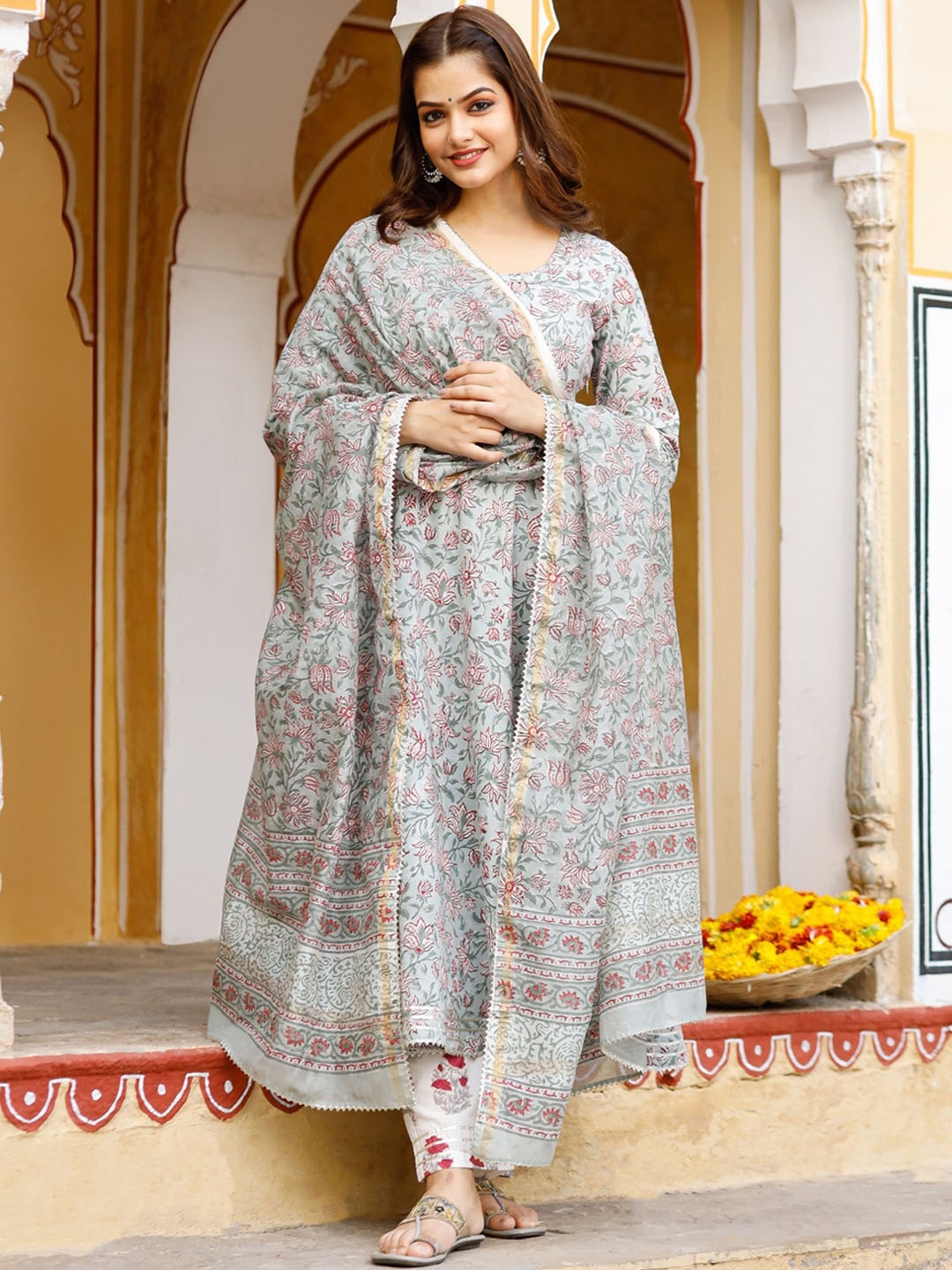 

PHEETA Women Grey Floral Printed Pure Cotton Flared Kurta with Trousers & Dupatta