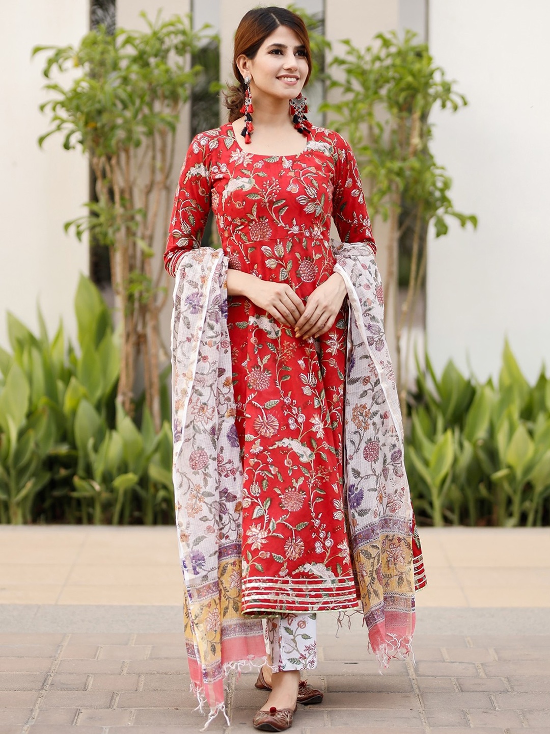 

PHEETA Women White Floral Printed Flared Sleeves Anarkali Kurta