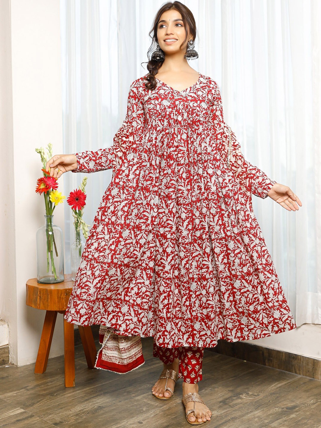 

PHEETA Women Red Floral Printed Layered Pure Cotton Kurta with Trousers & With Dupatta