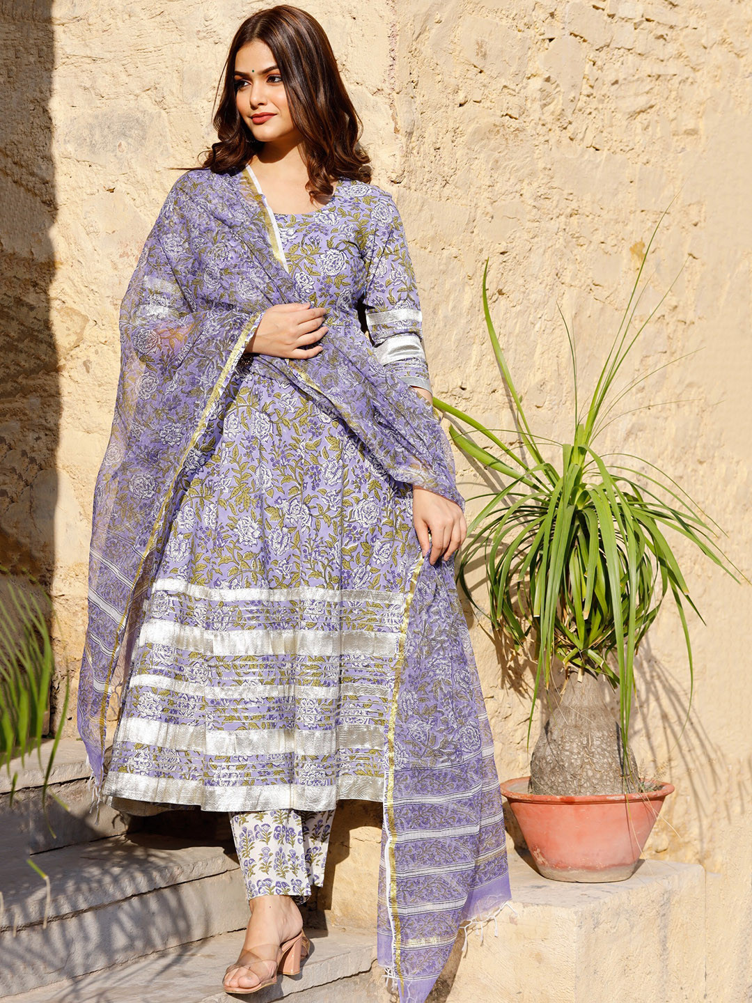 

PHEETA Women Purple Floral Printed Pure Cotton Kurta with Trousers & With Dupatta