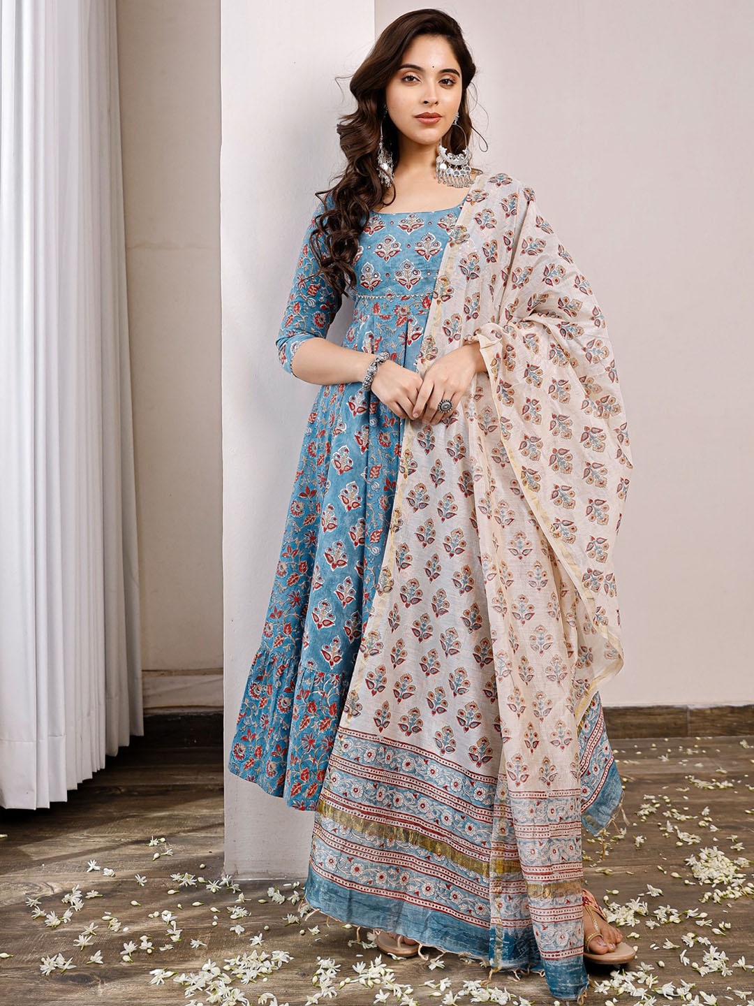 

PHEETA Women Blue Floral Printed Panelled Pure Cotton Kurta with Trouser & With Dupatta
