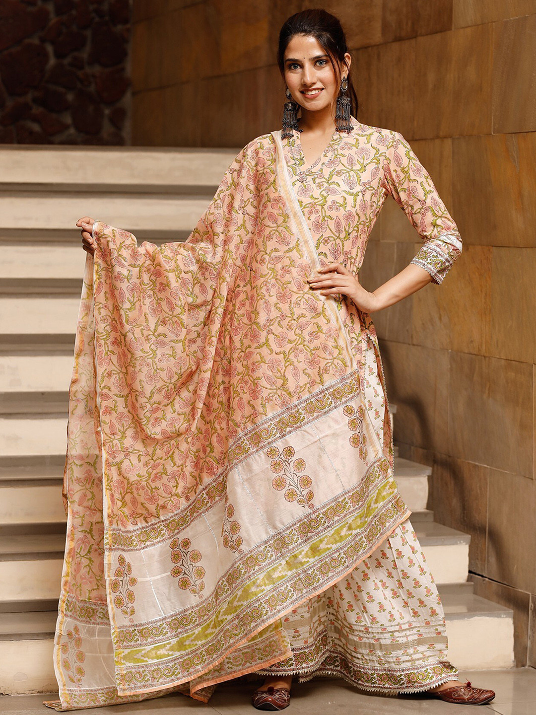 

PHEETA Women Peach-Coloured Floral Printed Pure Cotton Kurta with Palazzos & With Dupatta