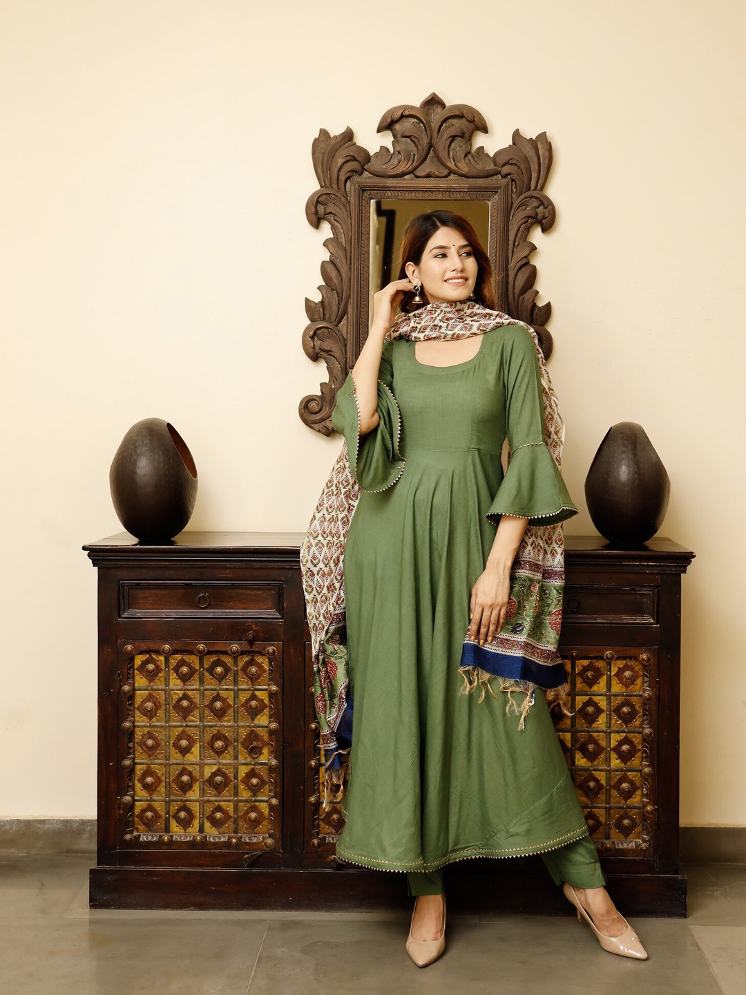 

PHEETA Women Green Kurta with Trousers & With Dupatta
