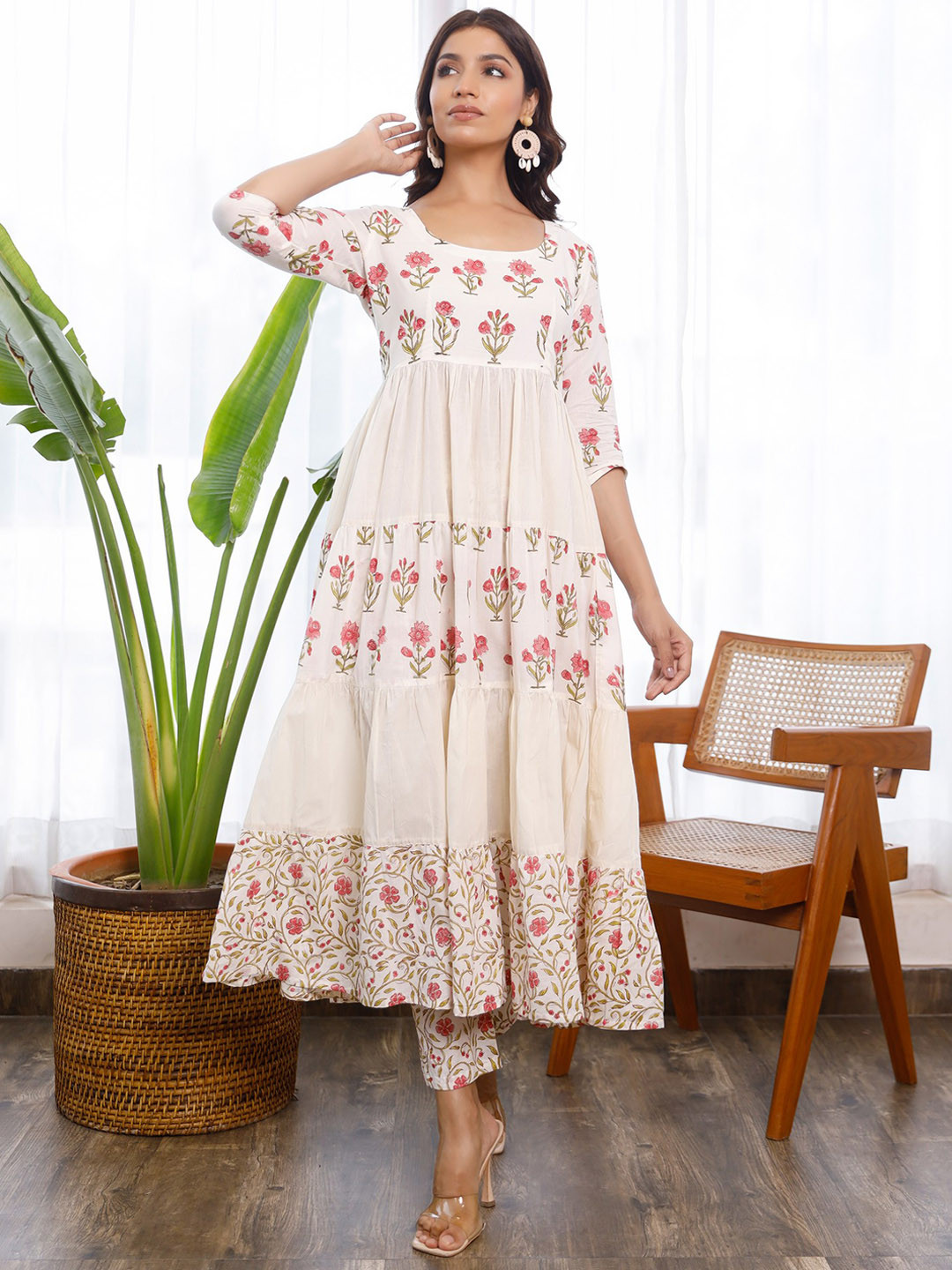 

PHEETA Women White Floral Printed Layered Pure Cotton Kurta with Trousers