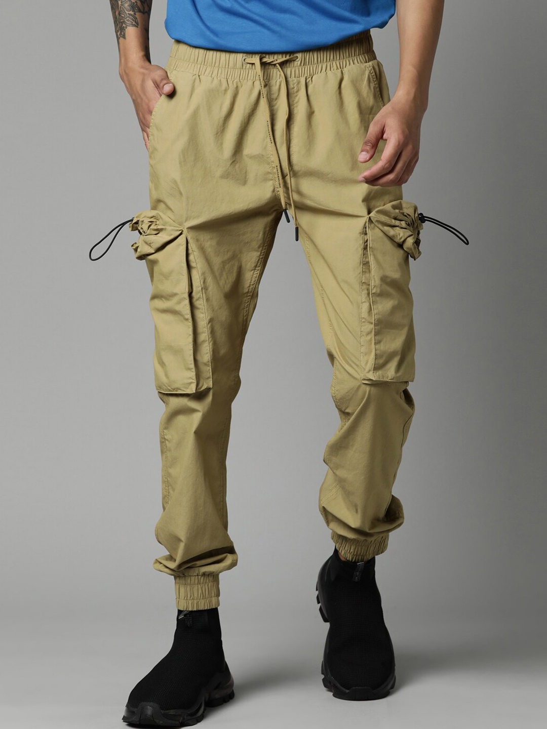 

Breakbounce Men Khaki Solid Slim Fit Cotton Cargo Joggers