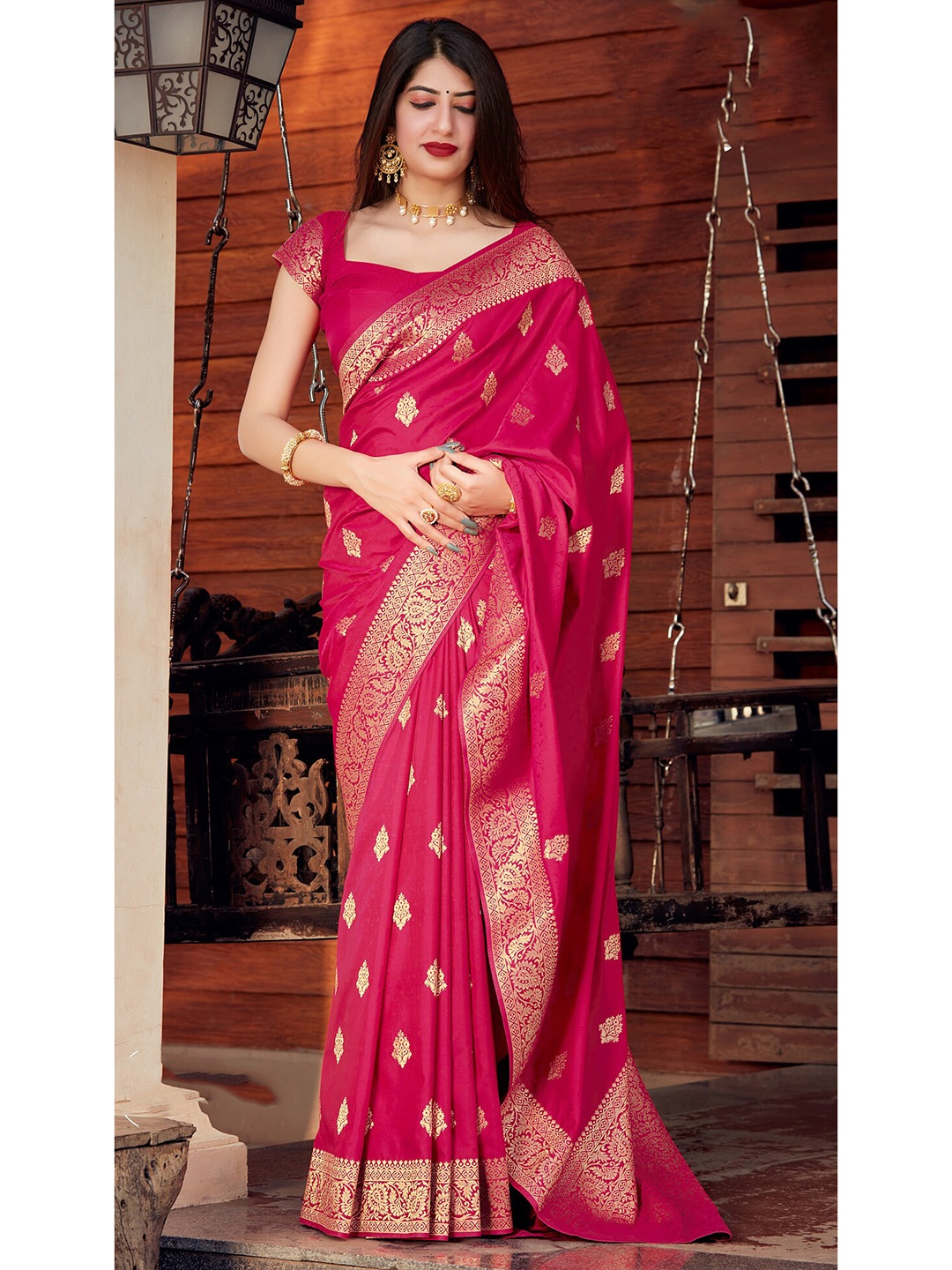 

MONJOLIKA FASHION Magenta Woven Design Zari Silk Blend Banarasi Saree