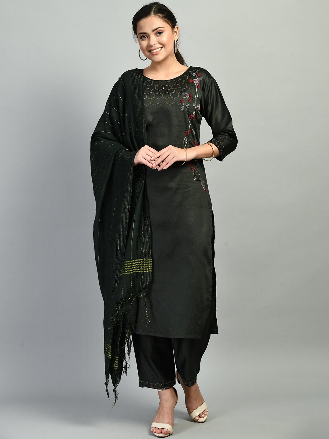 

DesiNoor.com Women Grey Floral Embroidered Kurta with Trousers & With Dupatta