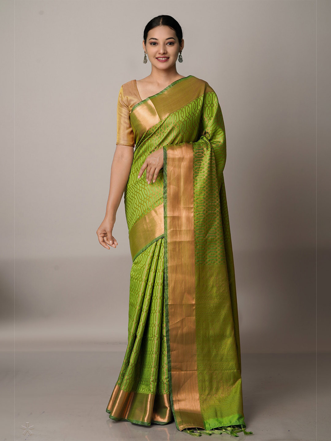

Unnati Silks Green & Gold-Toned Ethnic Motifs Silk Blend Banarasi Saree