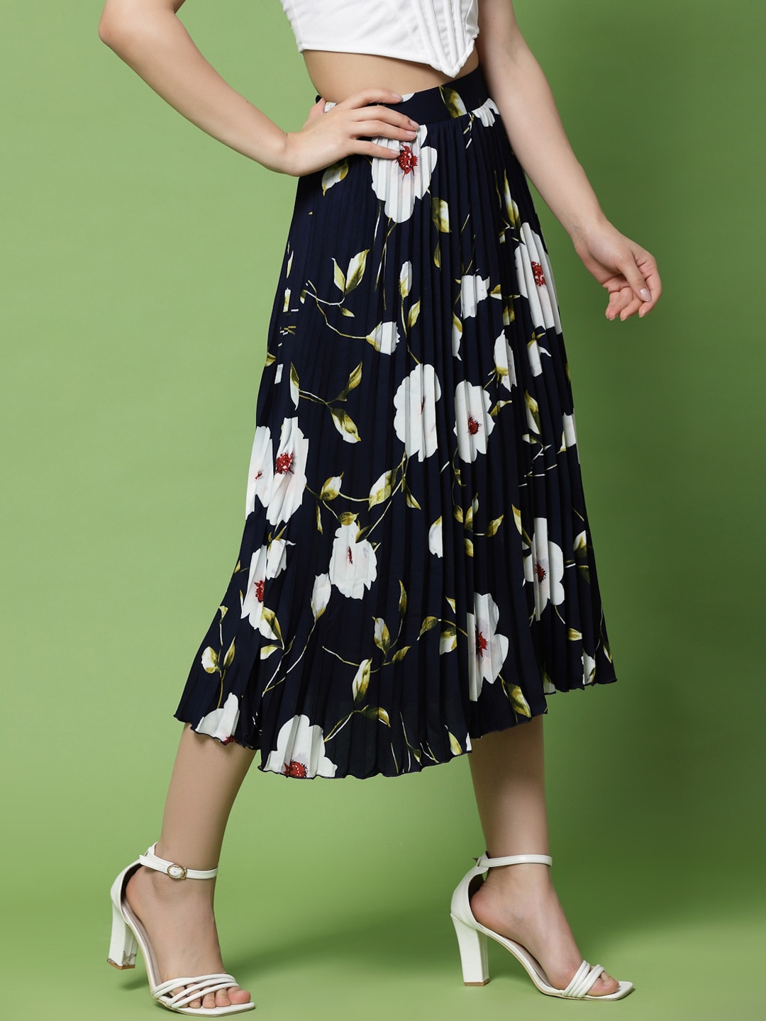 

KASSUALLY Women Blue Floral Pleated Midi Skirt