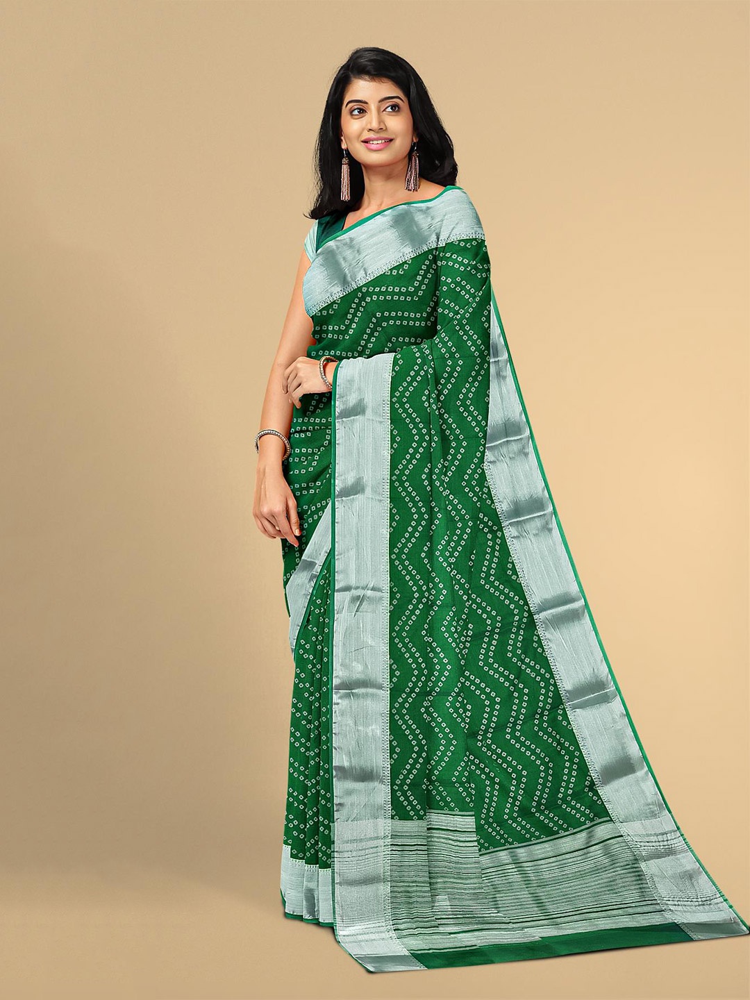 

Kalamandir Green & Silver-Toned Bandhani Silk Blend Saree