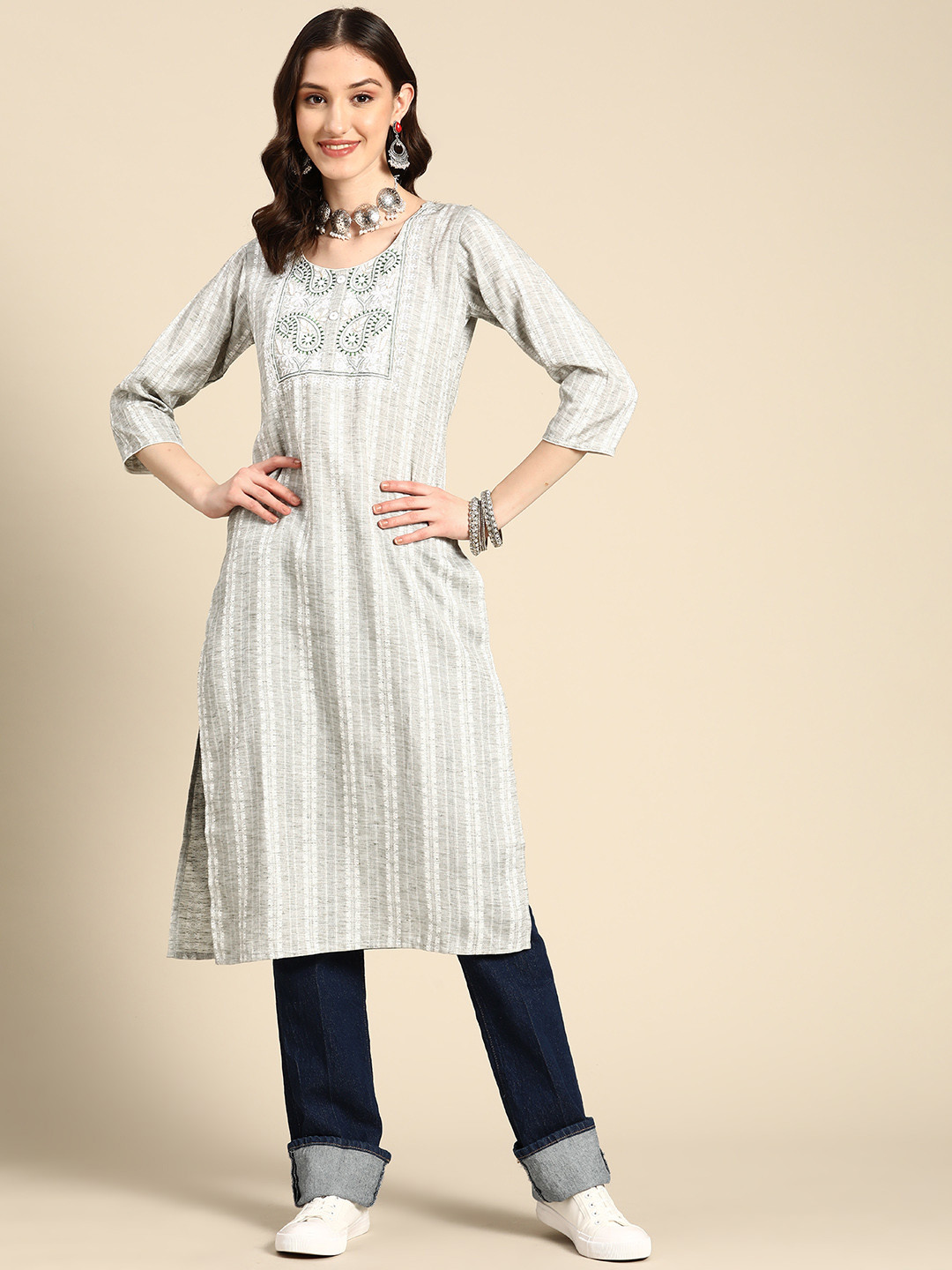 

Sangria Women Green & Grey Paisley Yoke Design Thread Work Dobby Kurta