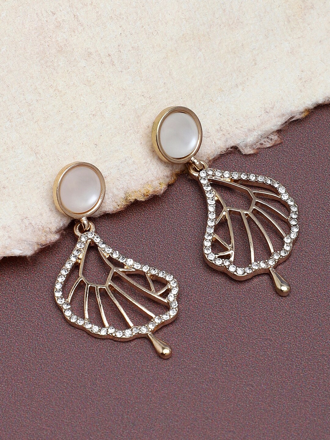 

SOHI White Contemporary Drop Earrings