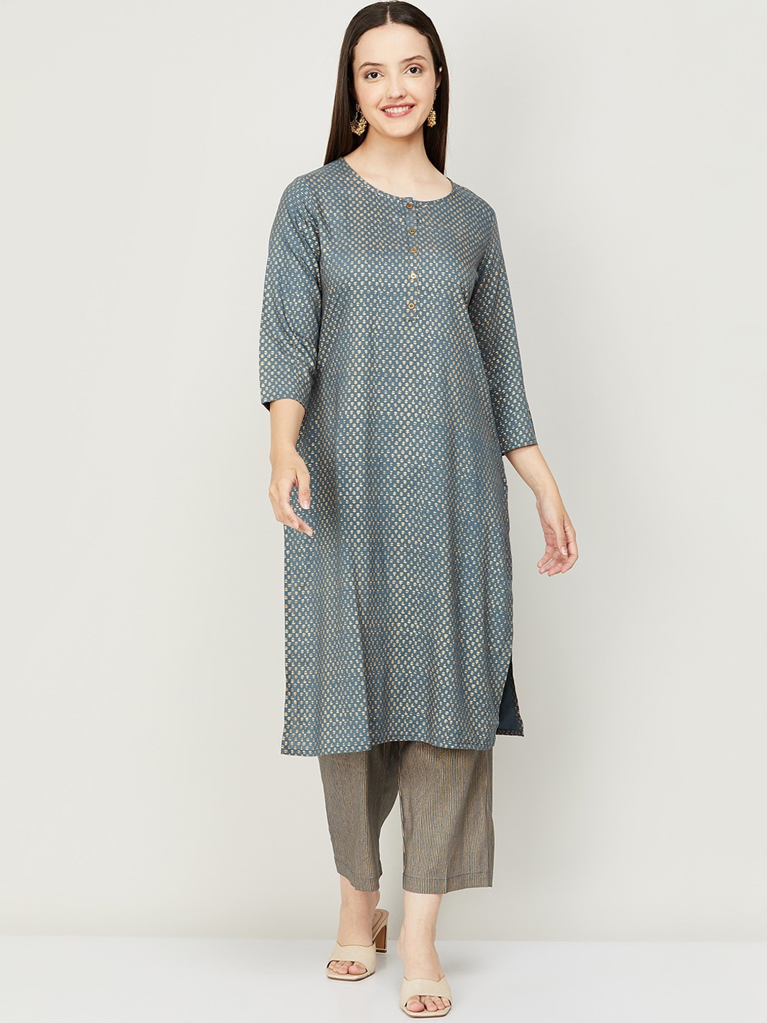 

Melange by Lifestyle Women Grey Floral Printed Kurta with Pyjama